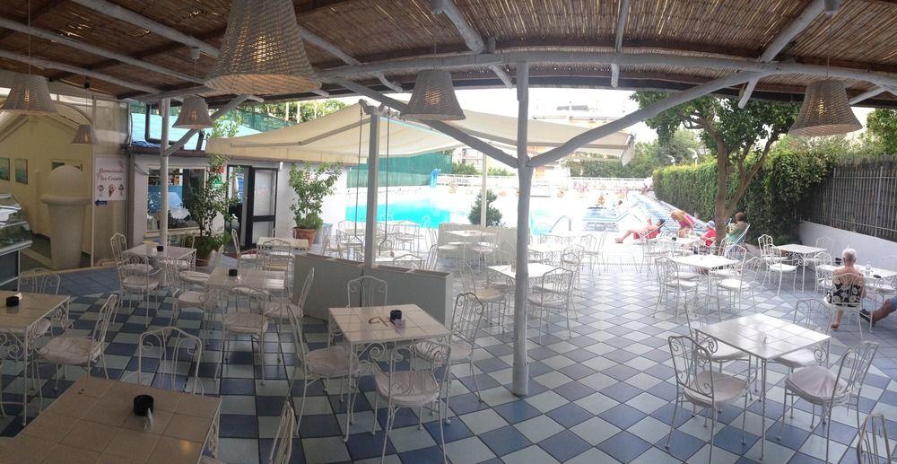 Grand Hotel Flora ซอร์เรนโต ภายนอก รูปภาพ