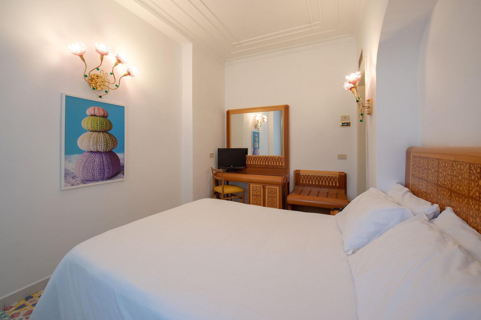 Grand Hotel Flora ซอร์เรนโต ภายนอก รูปภาพ