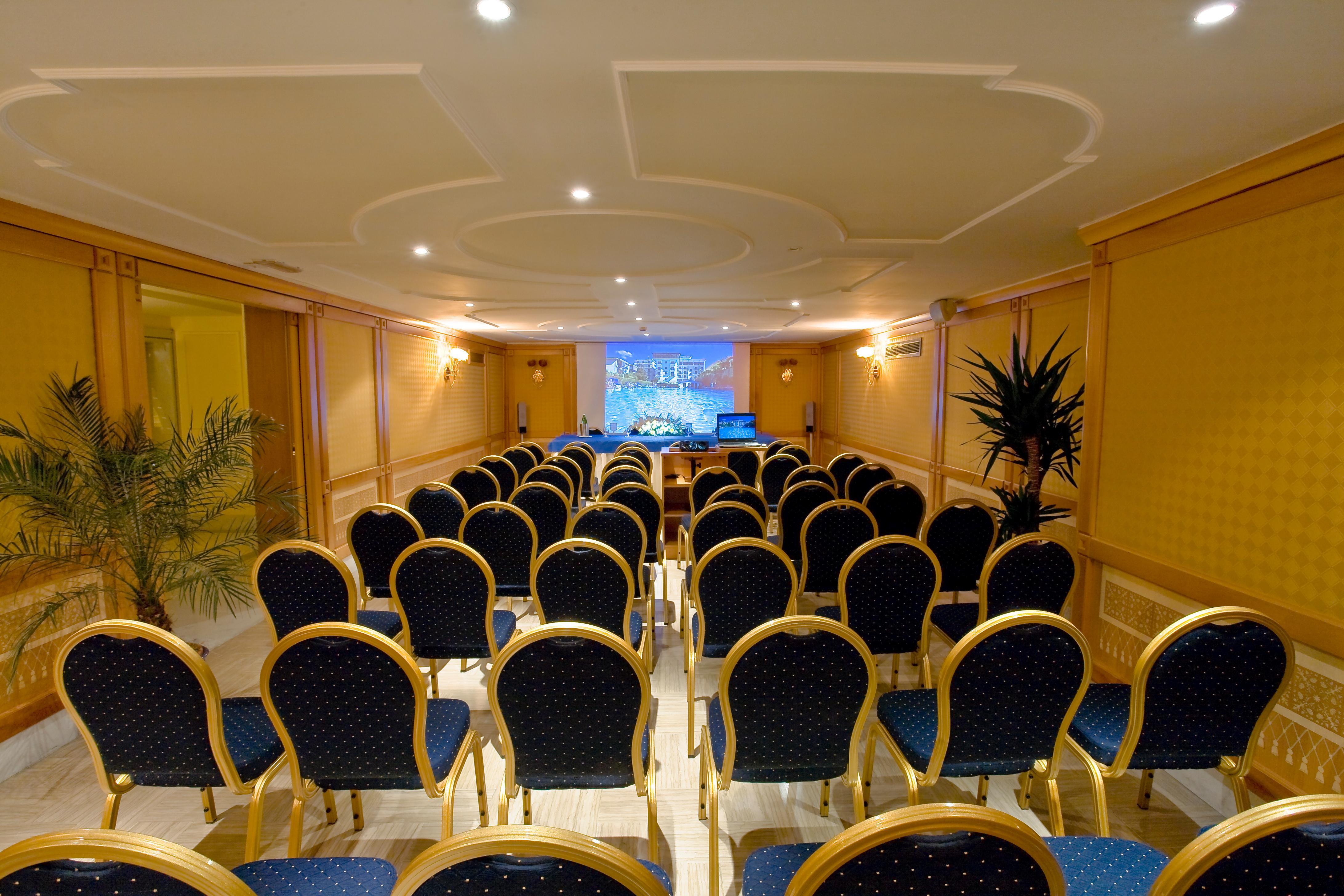 Grand Hotel Flora ซอร์เรนโต ภายนอก รูปภาพ