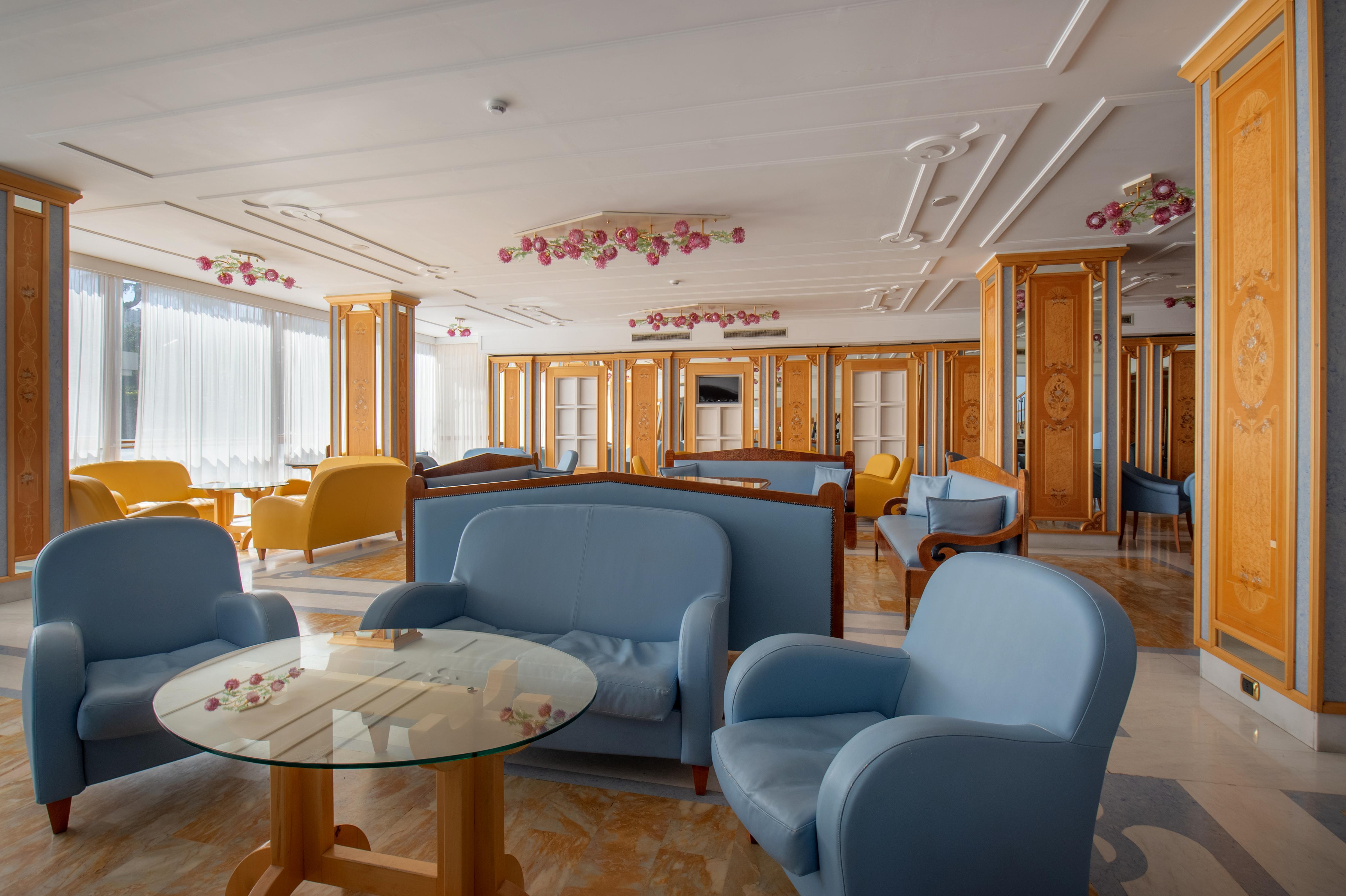 Grand Hotel Flora ซอร์เรนโต ภายนอก รูปภาพ