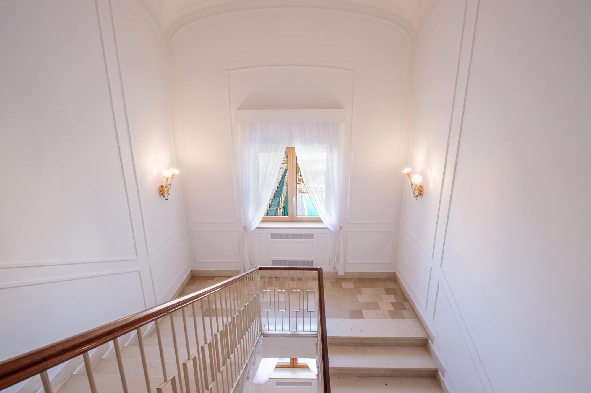Grand Hotel Flora ซอร์เรนโต ภายนอก รูปภาพ
