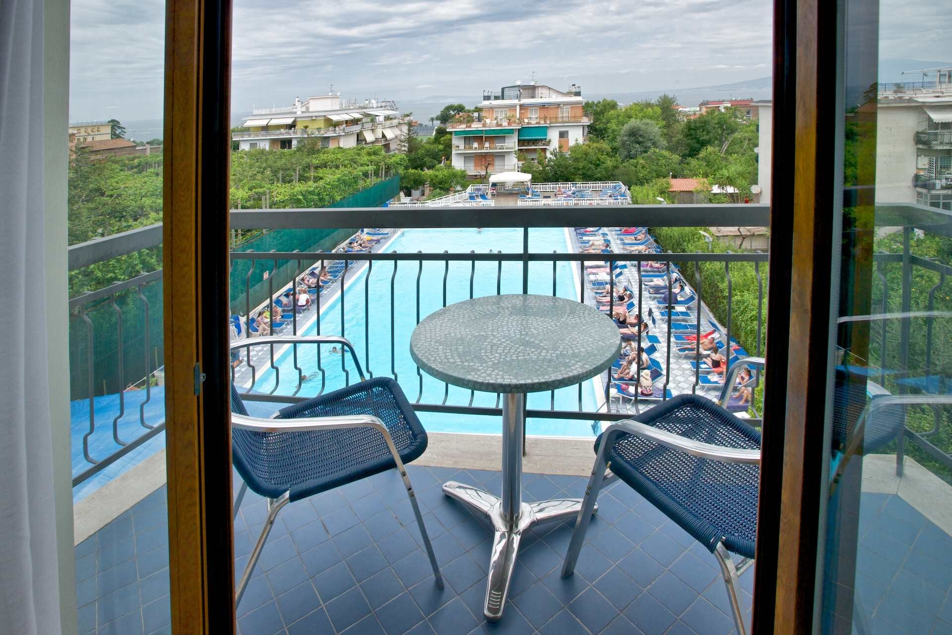 Grand Hotel Flora ซอร์เรนโต ภายนอก รูปภาพ